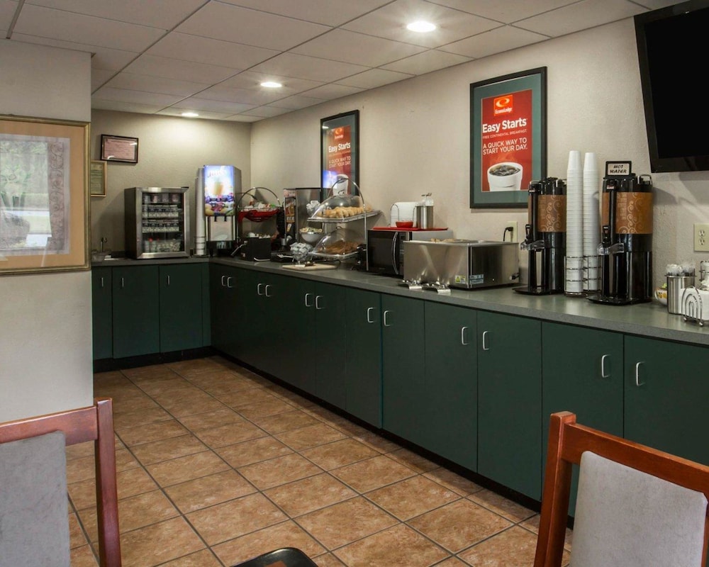 econo lodge inn and suites columbus near fort benning