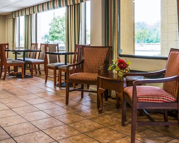 econo lodge inn and suites columbus near fort benning