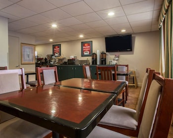 econo lodge inn and suites columbus near fort benning