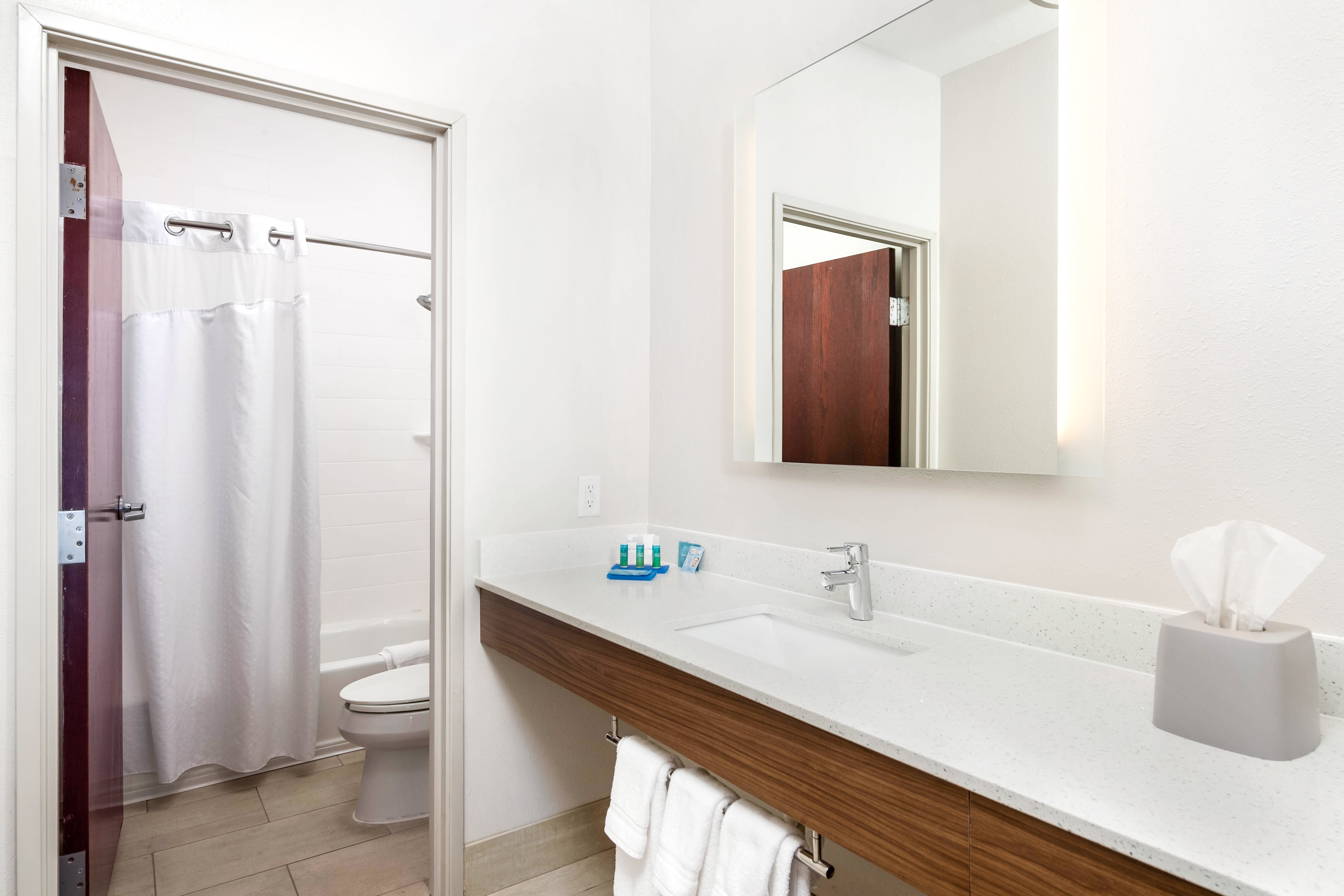 holiday inn express hotel and suites conroe by ihg
