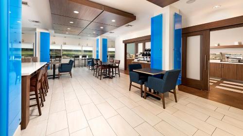 holiday inn express hotel and suites conroe by ihg