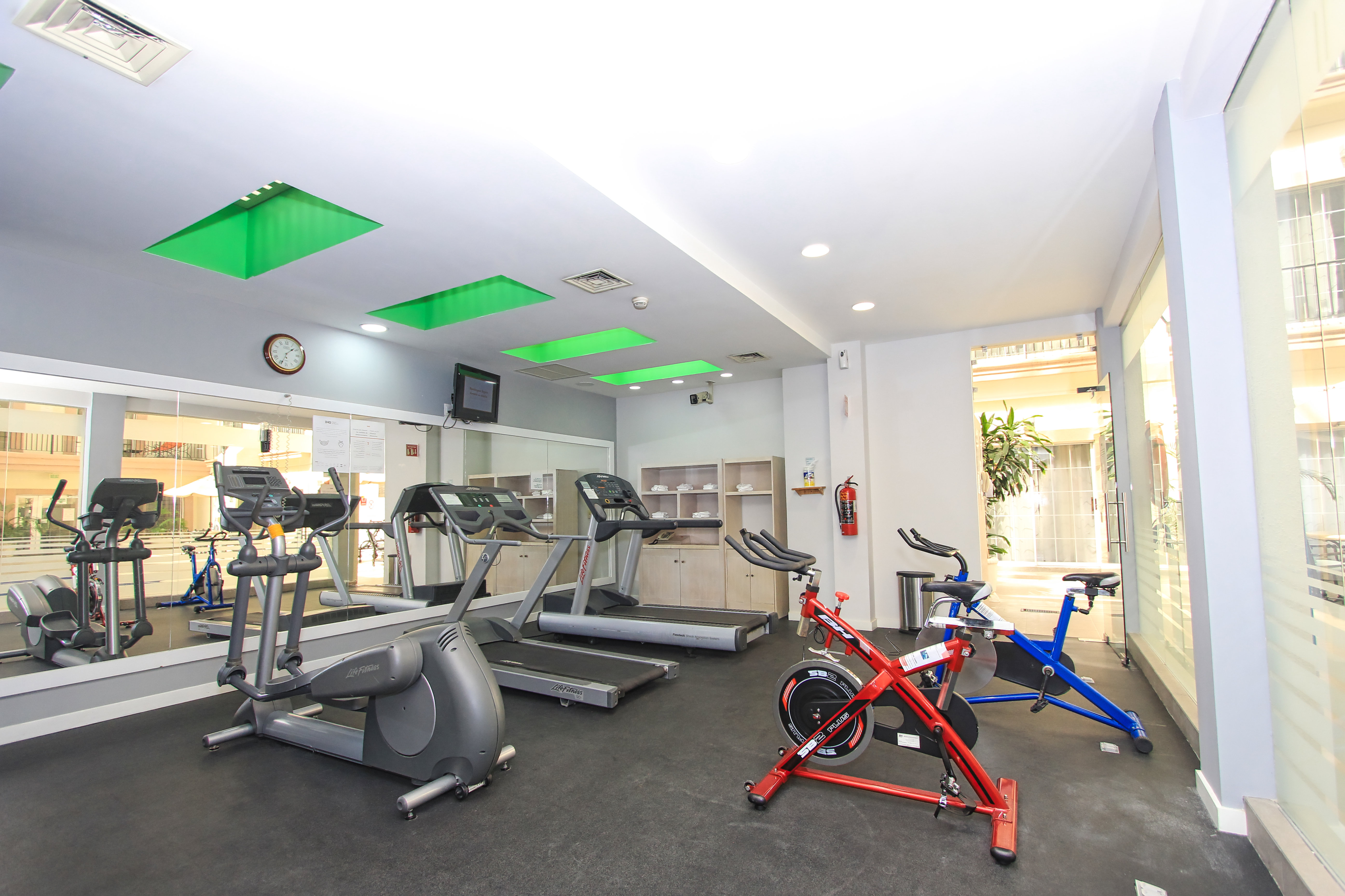 holiday inn leon by ihg