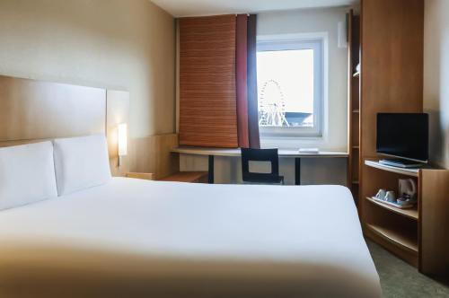ibis liverpool centre albert dock liverpool one