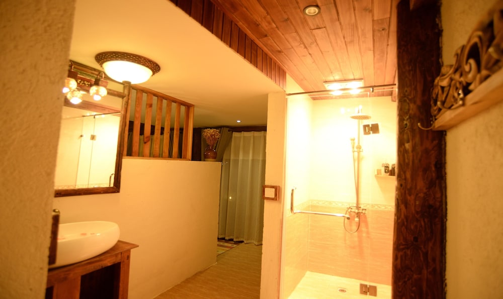 shangri la e outfitting boutique hotel