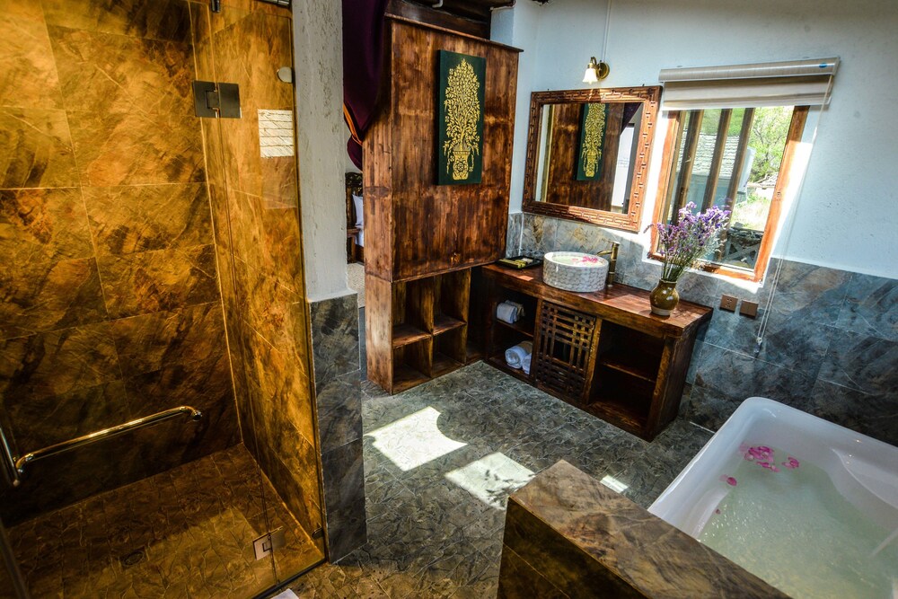 shangri la e outfitting boutique hotel