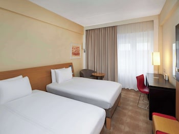 novotel london west