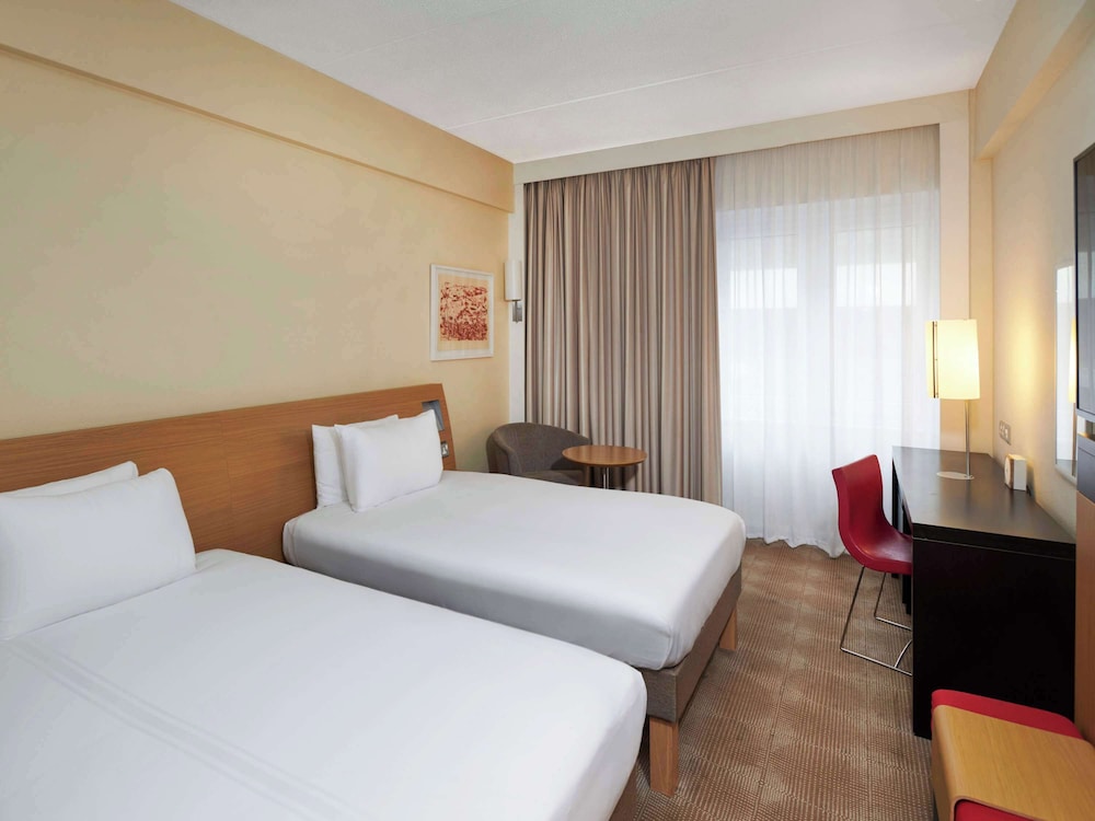 novotel london west