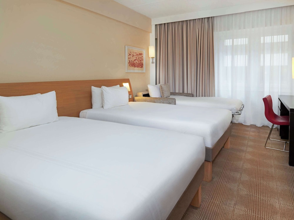 novotel london west