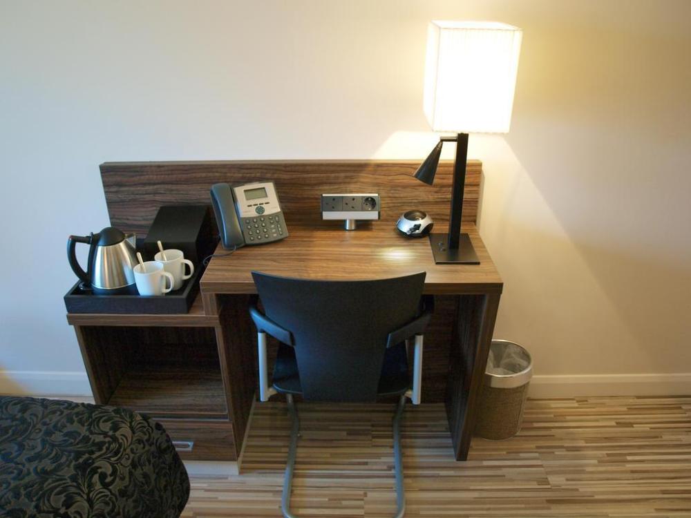 simply rooms and suites