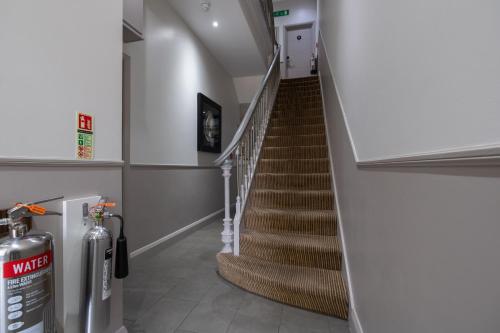 simply rooms and suites