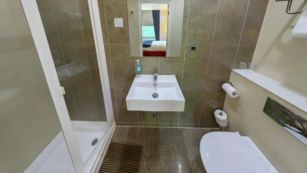 simply rooms and suites