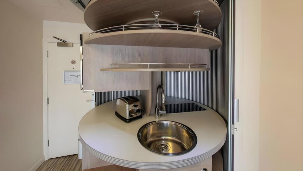 simply rooms and suites