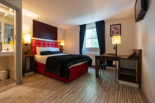 simply rooms and suites