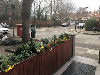 simply rooms and suites