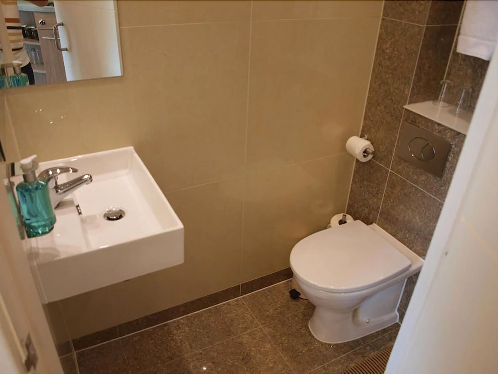 simply rooms and suites