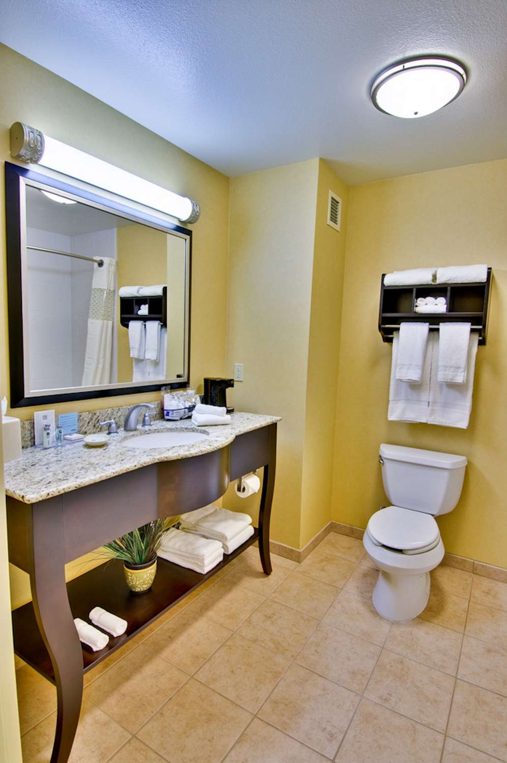 hampton inn and suites moreno valley