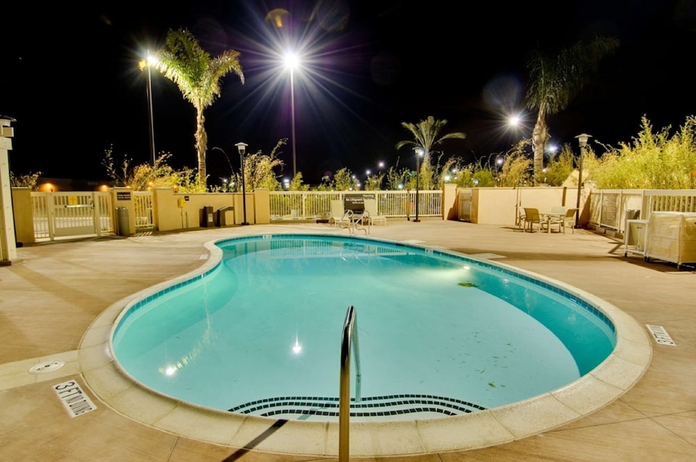 hampton inn and suites moreno valley