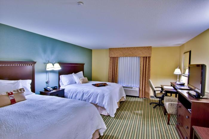 hampton inn and suites moreno valley