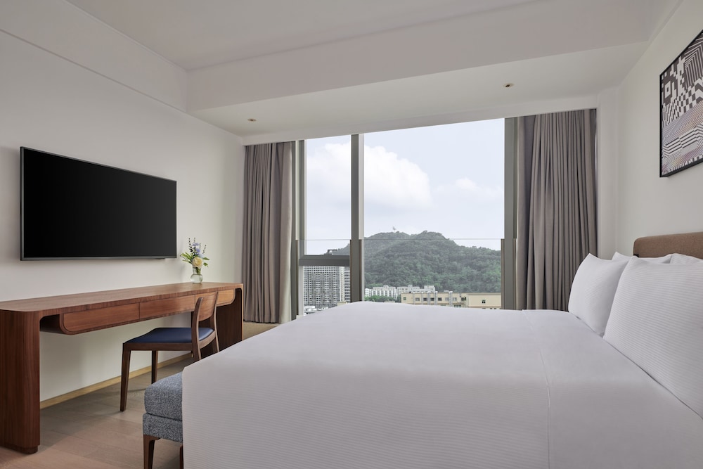 doubletree by hilton shenzhen airport residences