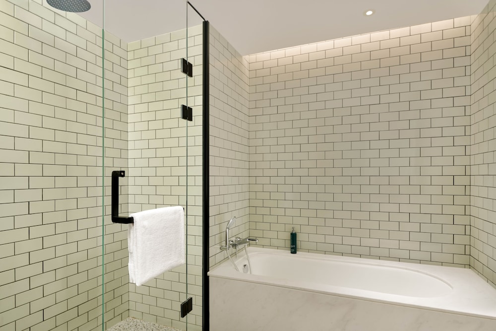doubletree by hilton shenzhen airport residences