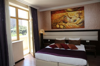 smiths boutique hotel