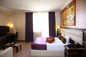 smiths boutique hotel