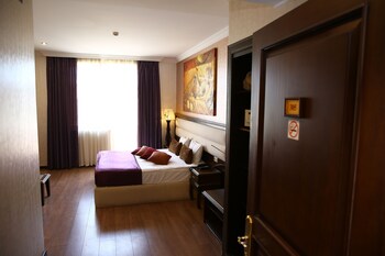 smiths boutique hotel