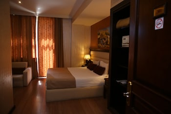 smiths boutique hotel