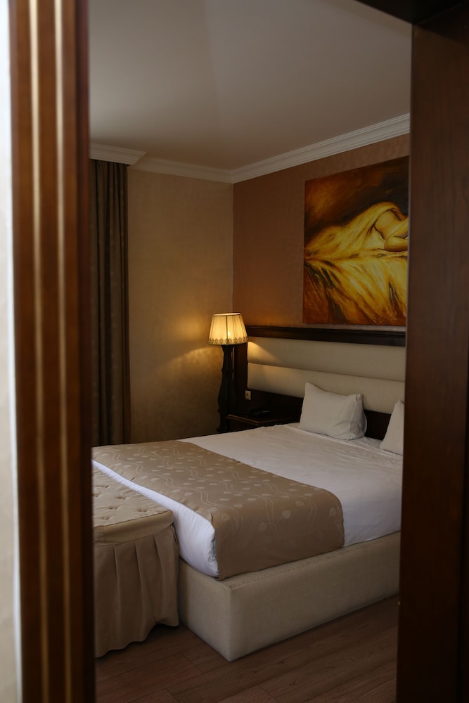 smiths boutique hotel