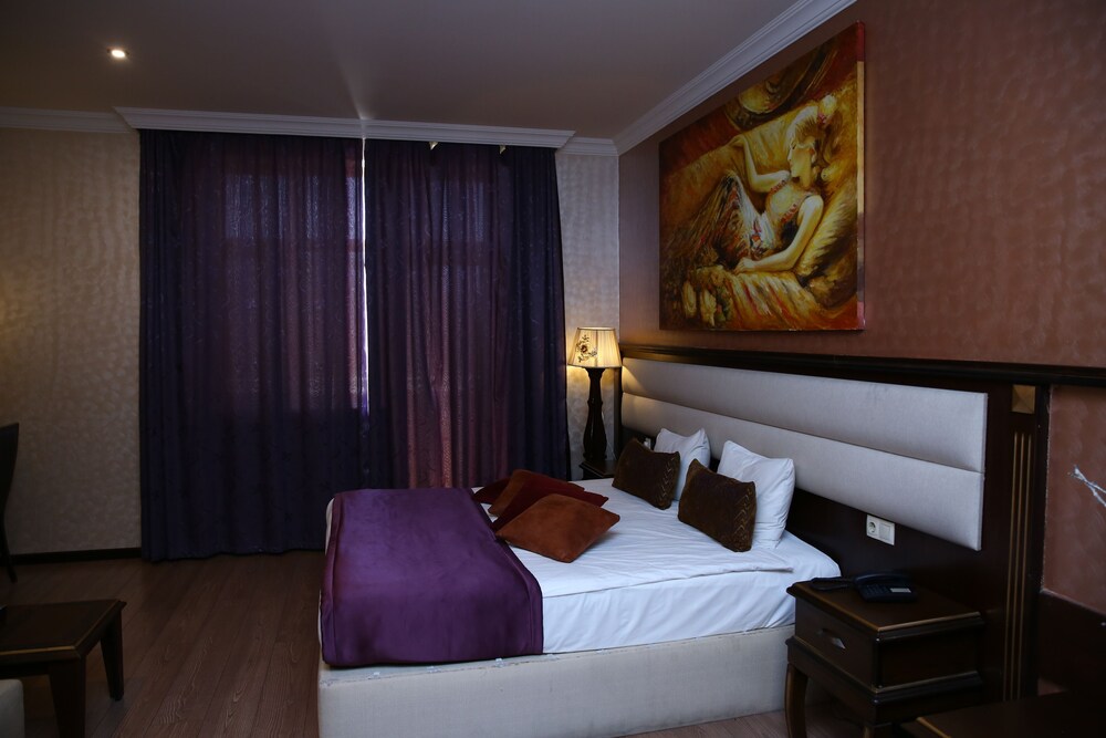 smiths boutique hotel