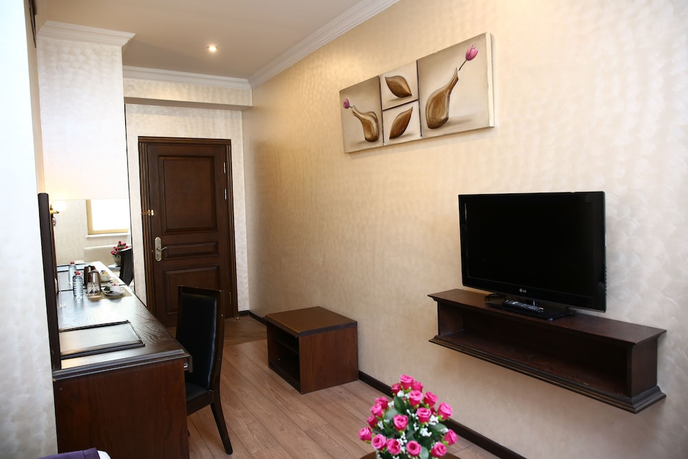 smiths boutique hotel