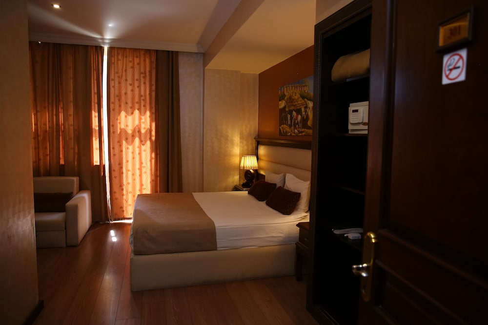 smiths boutique hotel