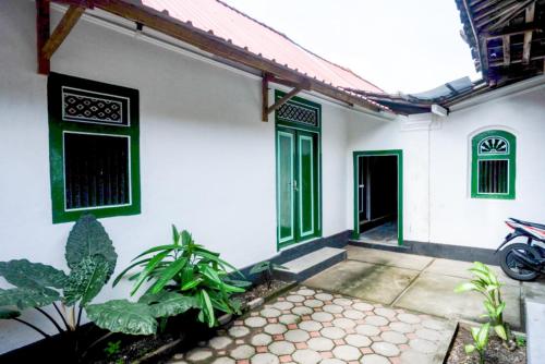 reddoorz syariah ndalem kembang sore yogyakarta