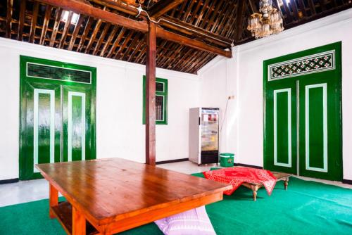 reddoorz syariah ndalem kembang sore yogyakarta