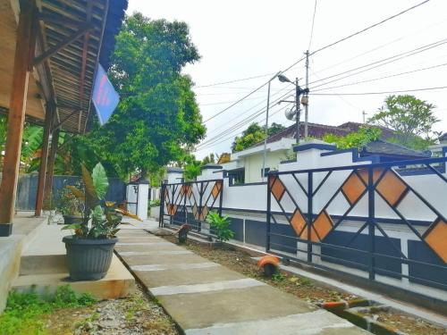 reddoorz syariah ndalem kembang sore yogyakarta