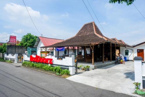 reddoorz syariah ndalem kembang sore yogyakarta