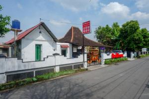 reddoorz syariah ndalem kembang sore yogyakarta