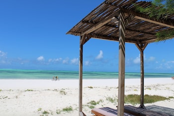 kivuli beach resort paje