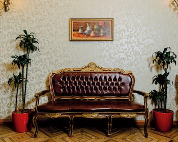 royal antique boutique hotel