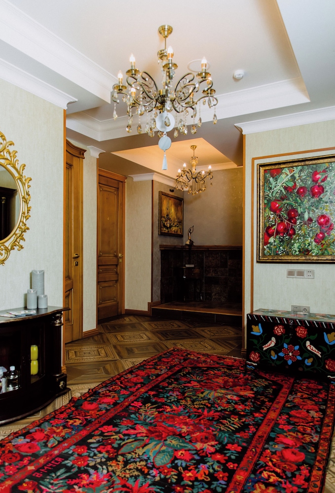 royal antique boutique hotel