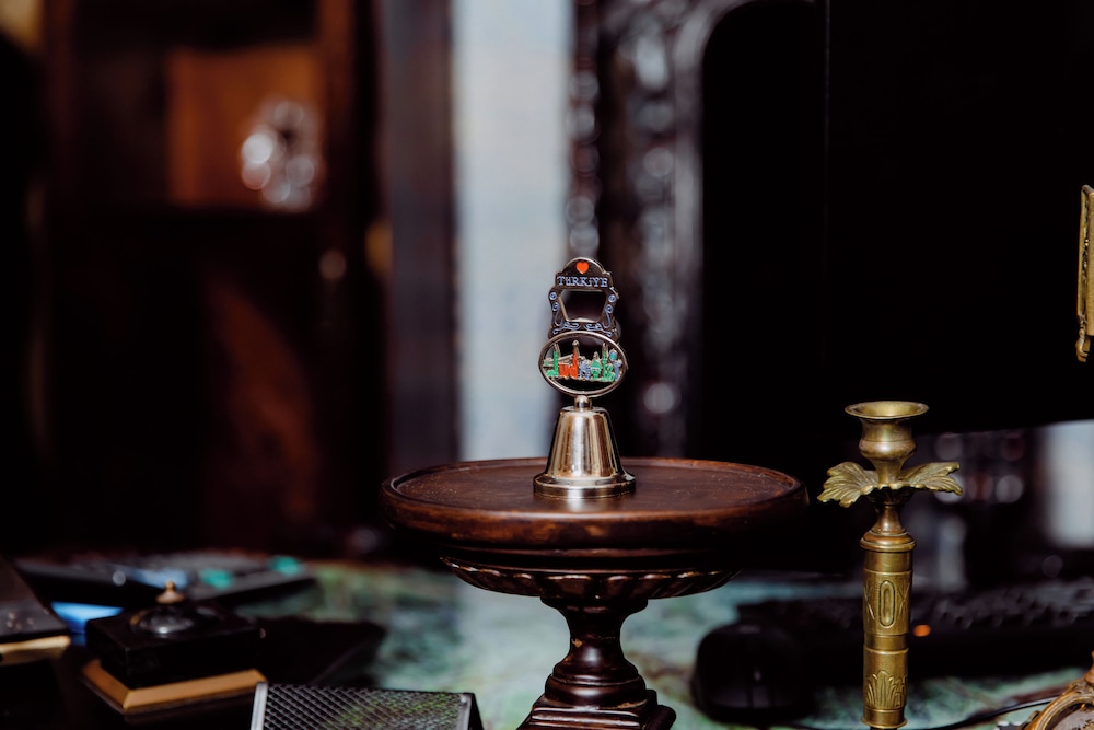 royal antique boutique hotel