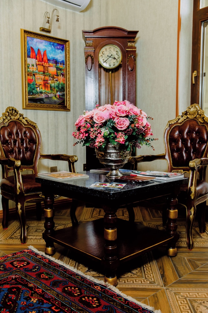 royal antique boutique hotel