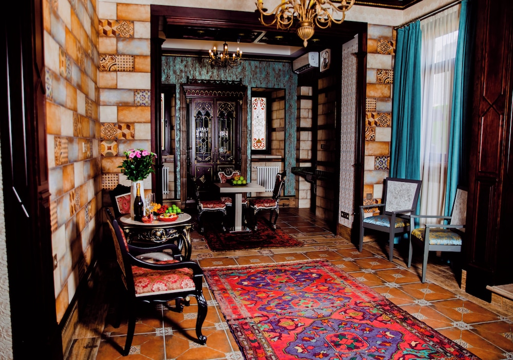 royal antique boutique hotel