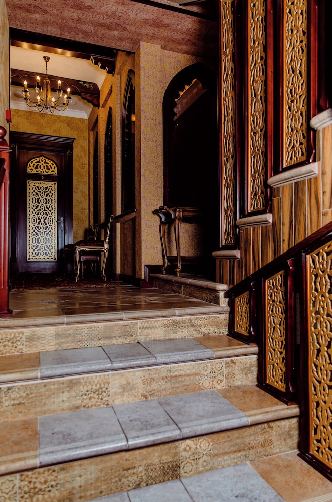 royal antique boutique hotel