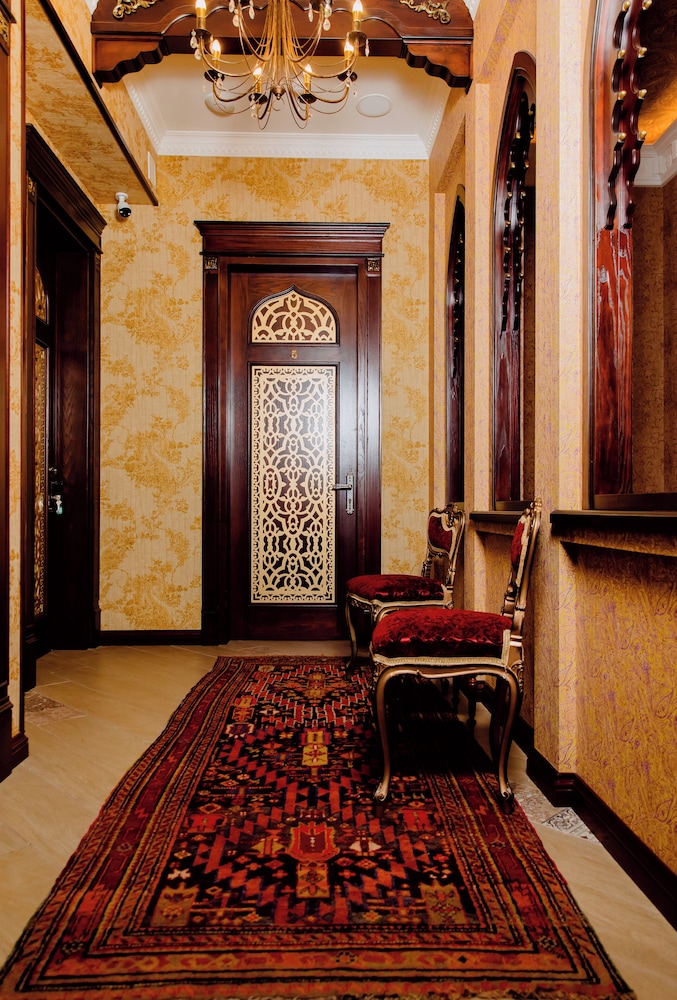 royal antique boutique hotel