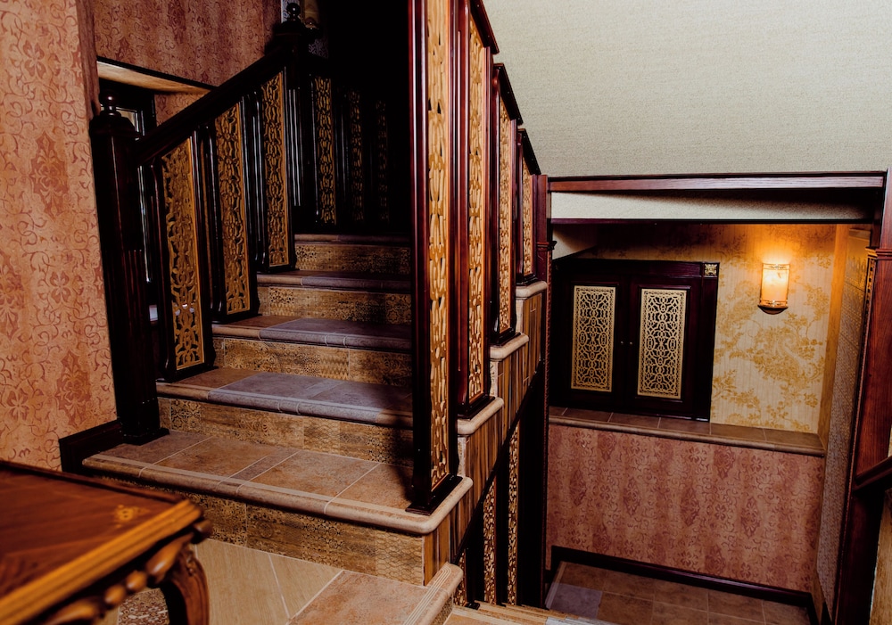 royal antique boutique hotel