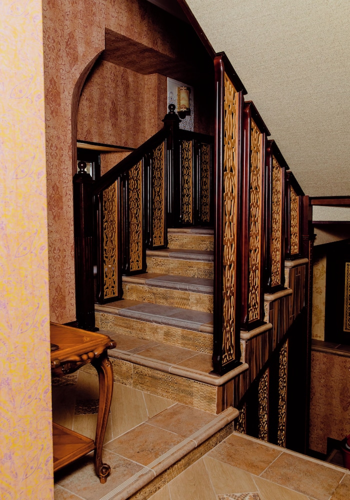 royal antique boutique hotel