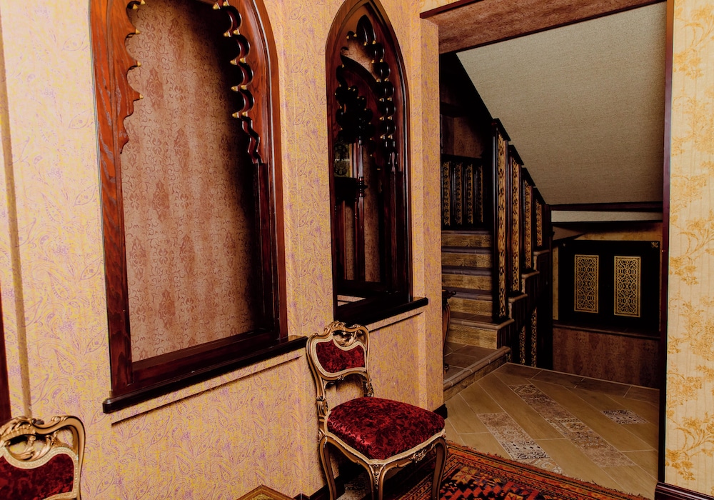 royal antique boutique hotel