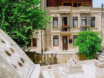 royal antique boutique hotel