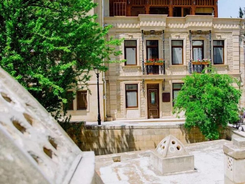 royal antique boutique hotel